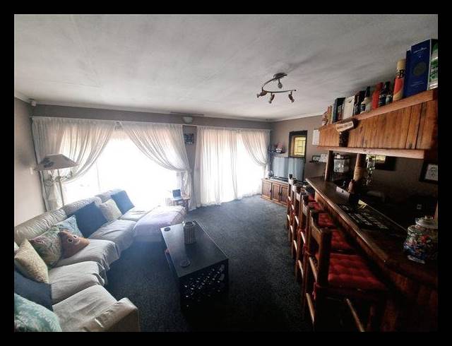 3 BEDROOM HOUSE FOR SALE IN BIRCHLEIGH NORTH